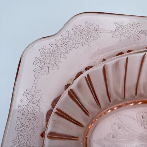 Pink rectangular depression glass bowl, flowers etched along rim and base VTG - Picture 4 of 6